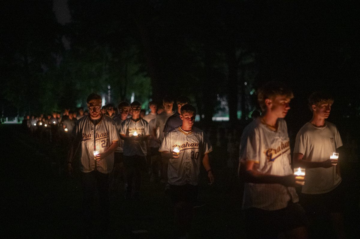 Royals holding candles during a Welcome Weekend tradition